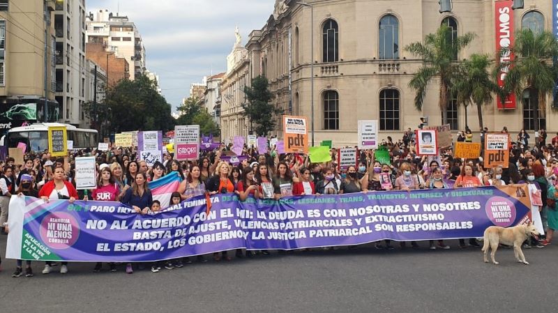 La calle, el palacio y la fuerza de la marea feminista