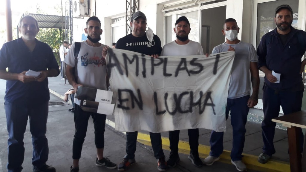 Despidos en Amiplast: trabajadores de Astillero aportan 10.000 pesos al fondo de lucha