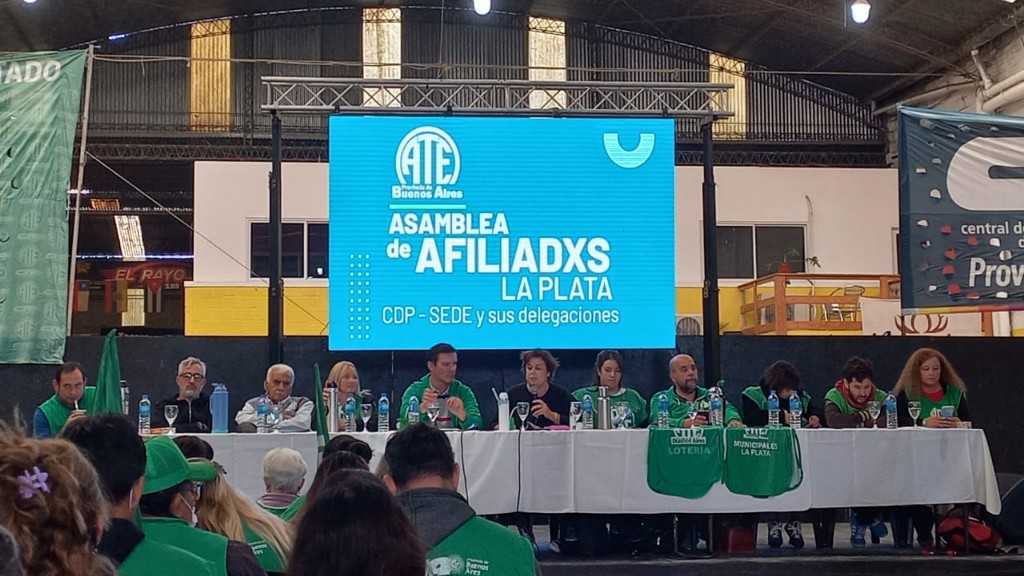 Asamblea afiliados de ATE: independencia política del sindicato para derrotar el ajuste del Gobierno y el FMI