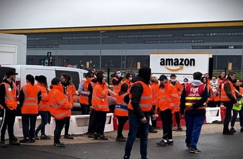 Trabajadores de Amazon Francia en huelga por aumento de salarios