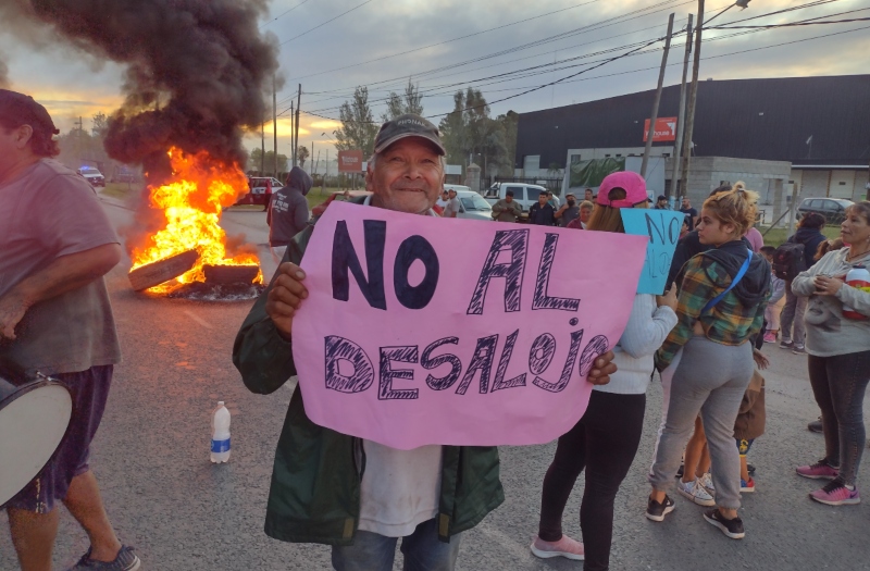 Pilar: vecinos del barrio Ferrum cortaron ruta 25 frente a amenaza de desalojo de 70 familias