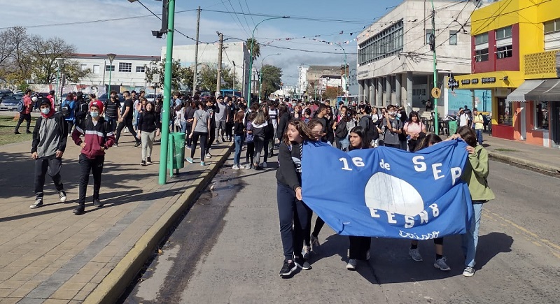 Berisso: Movilización estudiantil y espionaje policial