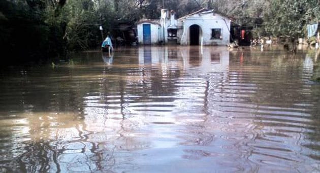 Escobar: las peripecias de un docente para ir a trabajar un día de lluvia