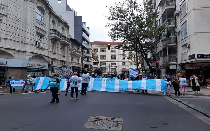 Enfermería retomó las calles porteñas por salario y reconocimiento profesional