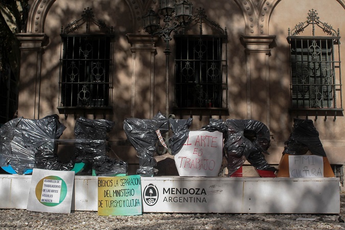 Trabajadores del arte se manifestaron por el ajuste de la cultura en Mendoza