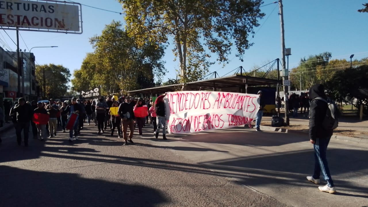  Florencio Varela: Vendedores ambulantes marchan al municipio