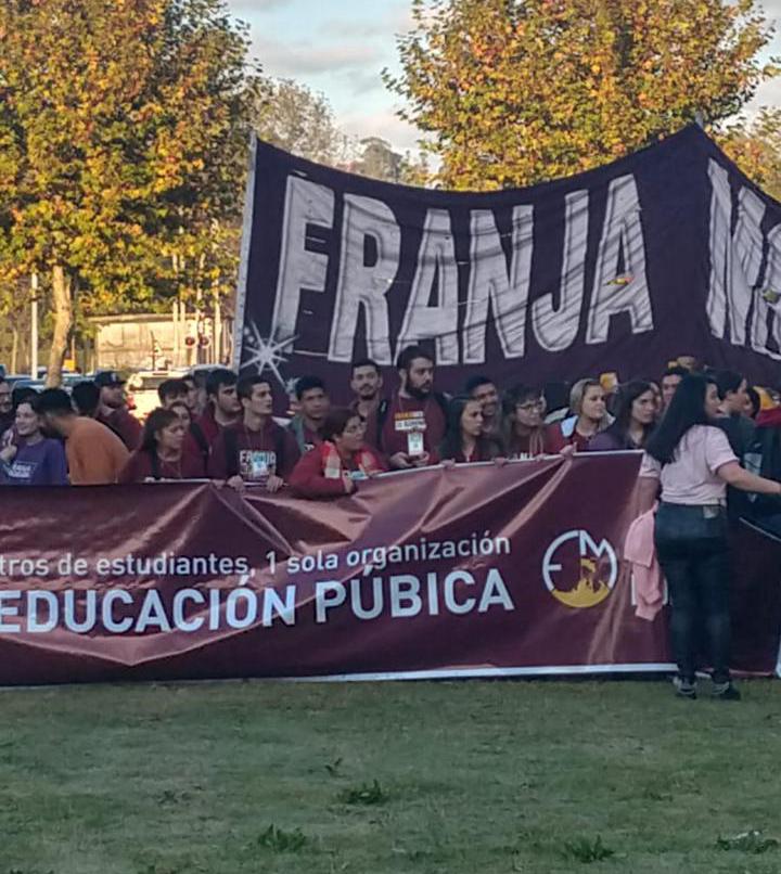 Acto fallido: la Franja Morada no puede ni escribir “educación pública”