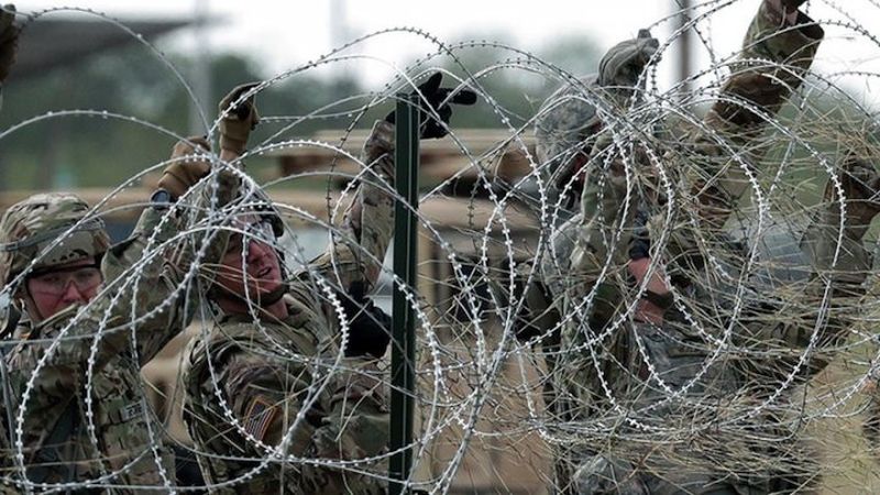 El gobernador de Texas y el de Coahuila en México pondrán alambres de púas en la frontera