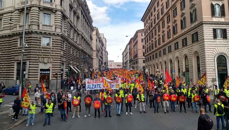 “Bajen las armas y suban los salarios”: jornada de huelga y manifestación en Italia