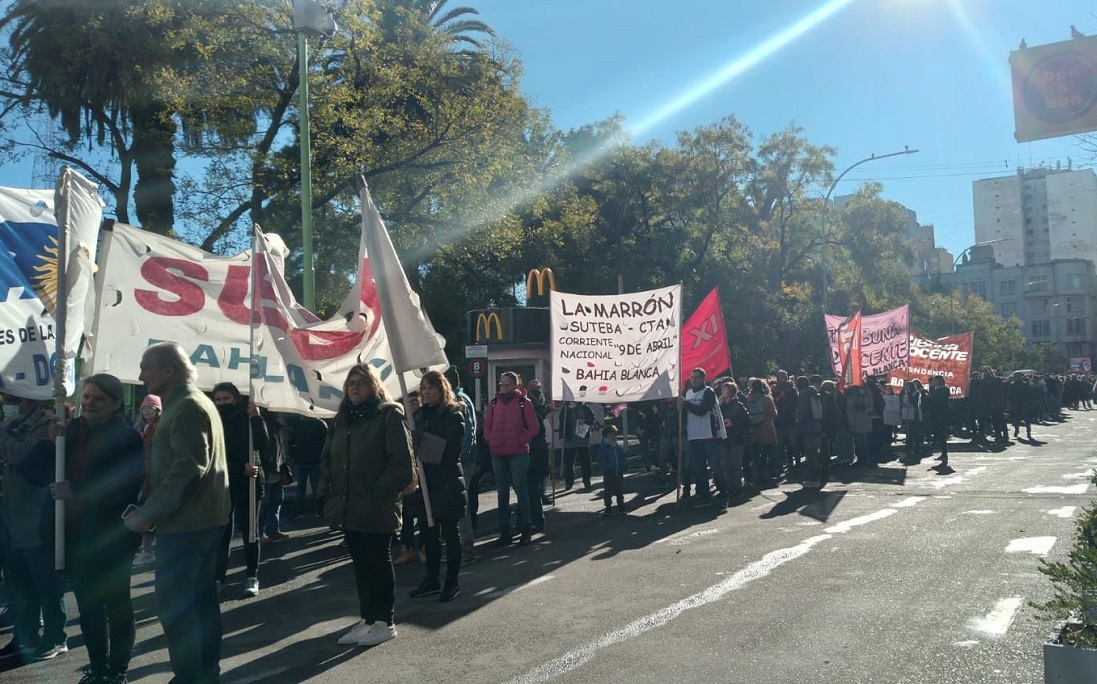 Voces desde la marcha docente, ¿cómo dar clases sin gas, sin baño?: FMI o educación