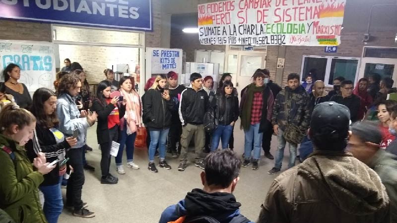 Asamblea UNGS: Estudiantes y la comunidad rechazan la proscripción de la izquierda