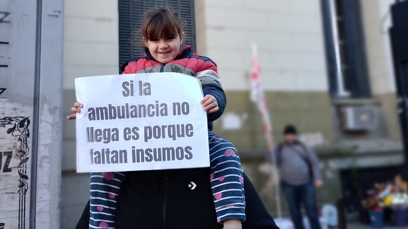 Protesta frente al Ministerio de Salud contra la persecución sindical