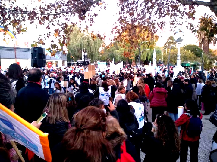 Histórica movilización en defensa de la educación pública