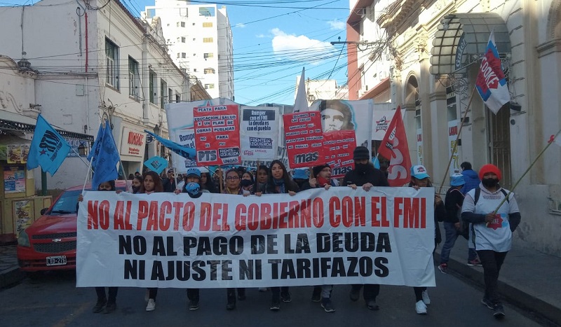 En Salta movilizaron contra el pacto del Gobierno y el FMI 