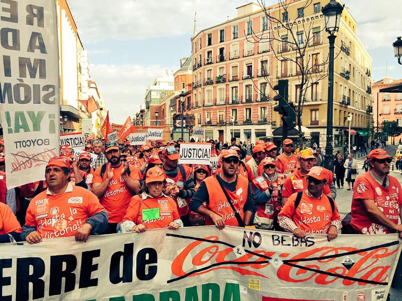 Coca-Cola reabre la planta de Fuenlabrada, pero sigue negándose a cumplir las sentencias judiciales