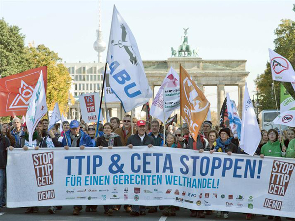 Berlín: 250.000 personas marchan contra el tratado comercial TTIP