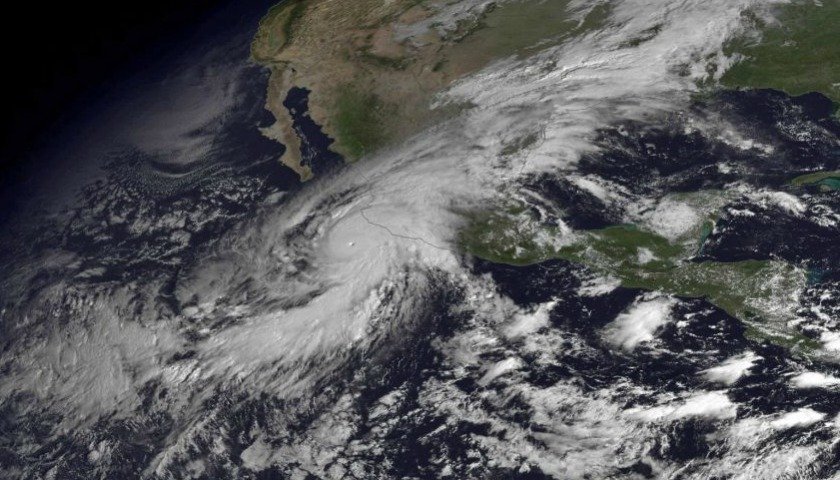 Patricia, el peor huracán en la historia afectando a trabajadores y pueblo mexicano