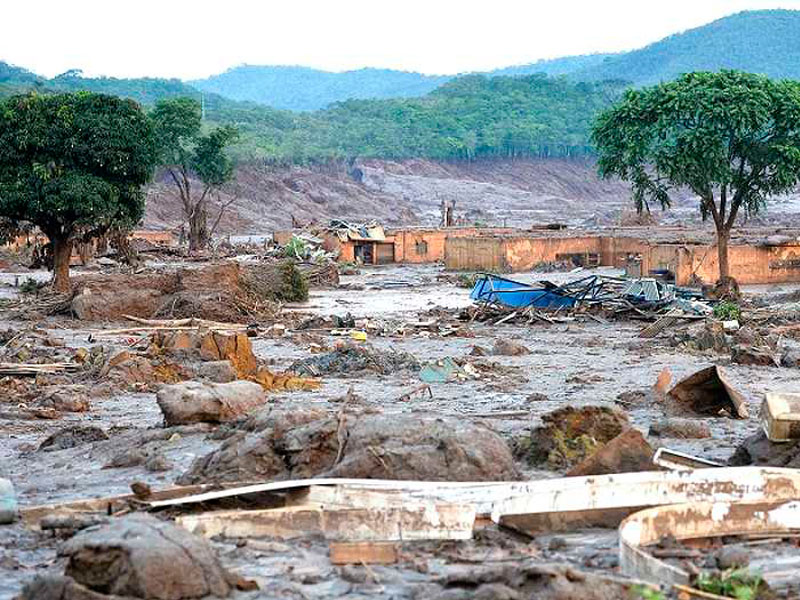 Población de Minas Gerais sufre contaminación de agua luego de la tragedia