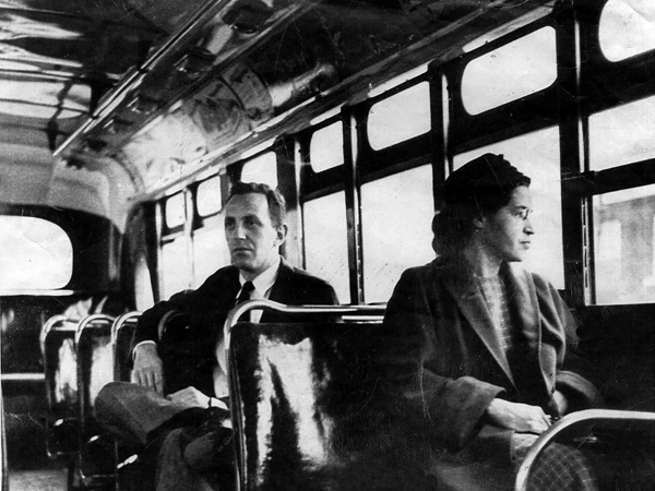 Rosa Parks: la mujer que desafió la opresión racial en Estados Unidos