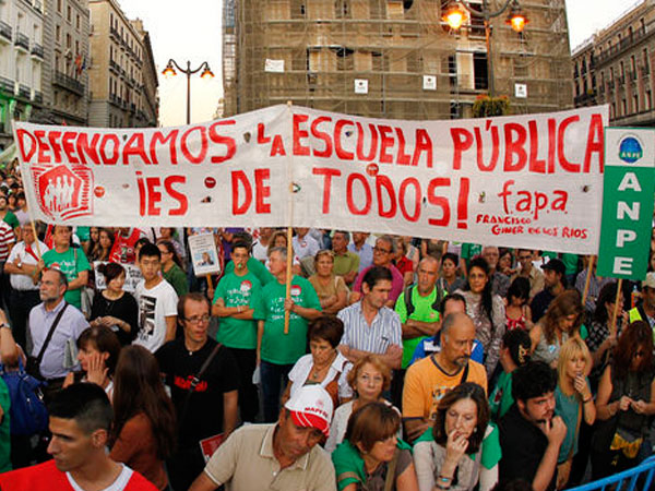 Los programas del cuatripartismo dejan fuera demandas esenciales de la comunidad educativa 