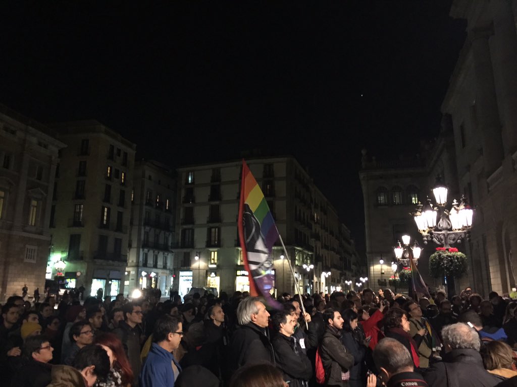 Concentración en Barcelona contra la LGTBIfobia y el bullying