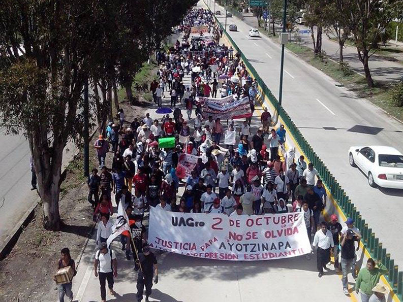 Miles marchan en Chilpancingo contra los asesinatos y desaparición de normalistas