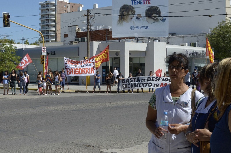 Docentes y trabajadores de Arzinc se movilizaron en San Lorenzo