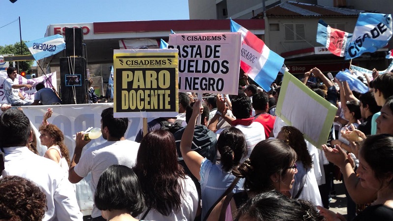 Masiva movilización docente en Santiago del Estero