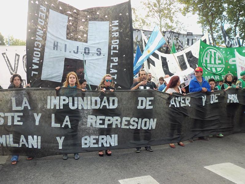 En la Mar del Plata de fachos y neonazis, un 24 de Marzo con las banderas de HIJOS