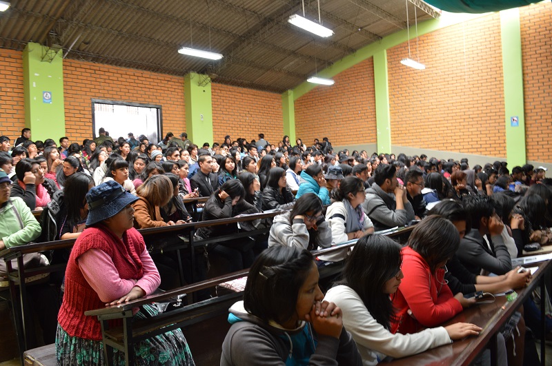 Bolivia: Masiva Asamblea Estudiantil de la Facultad de Humanidades - UMSA, determina movilización contra el acoso sexual