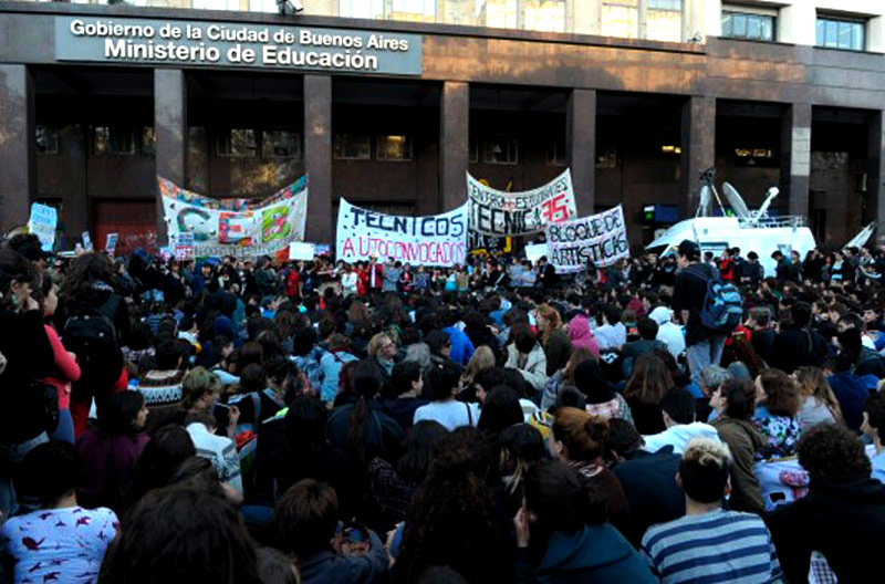 Caballito: docentes suspenden la aplicación de la Nueva Escuela Secundaria