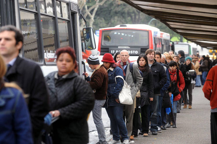 Estudiar, cada vez más caro tras el aumento del boleto