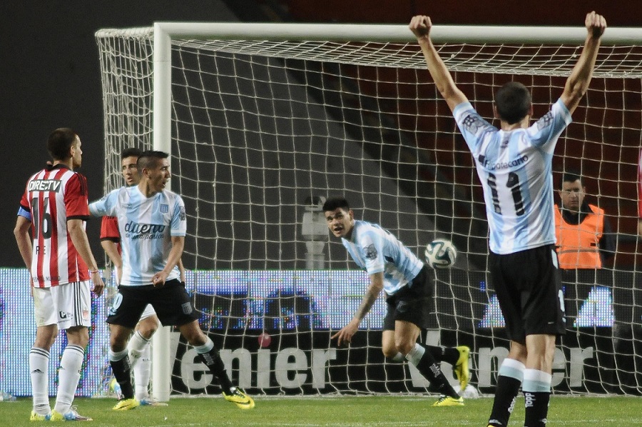 Racing goleó a Estudiantes y se prende