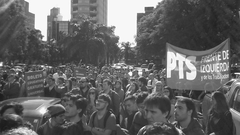 Santa Fe: cientos de estudiantes y docentes marcharon por la educación pública