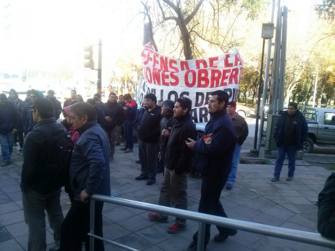 Ceramistas se movilizaron a Casa de Gobierno y el gobernador se comprometió a que no habrá cortes de luz ni gas