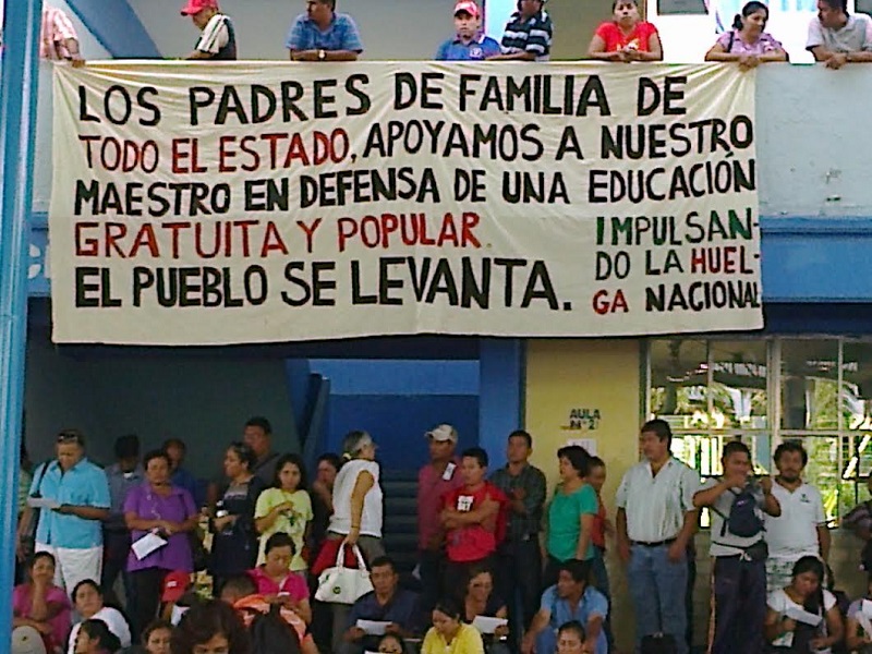 Por los maestros: ¡A las calles los padres de familia!