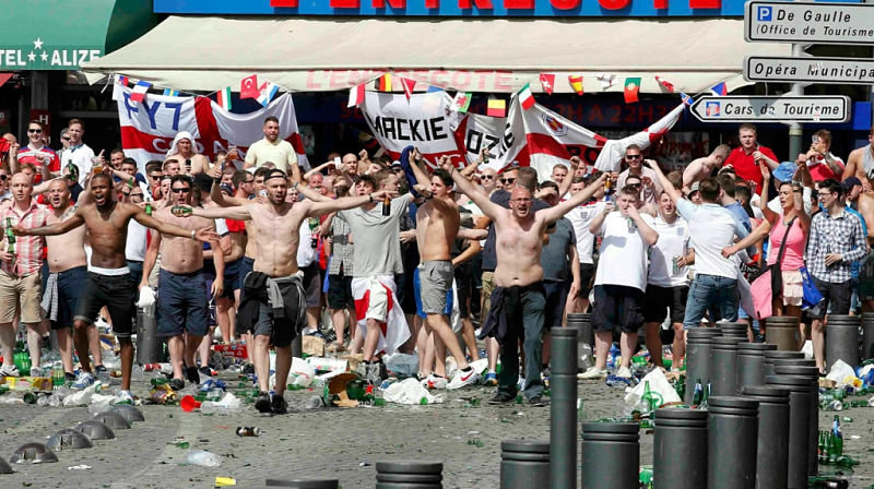 La Eurocopa, entre las huelgas y los hooligans rusos