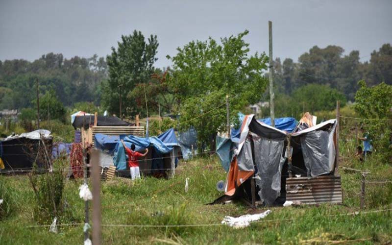 Intendente del FpV reprime toma de viviendas en Catamarca