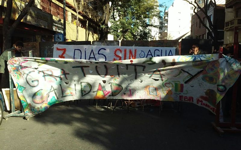 Barracas: sin luz y sin agua no se puede estudiar