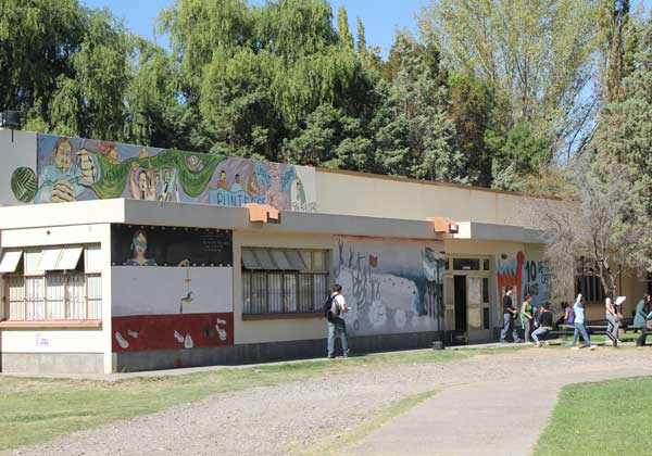 Estudiantes de Ciencias de la educación y psicología de la UNCo hablan sobre los exámenes de ingreso