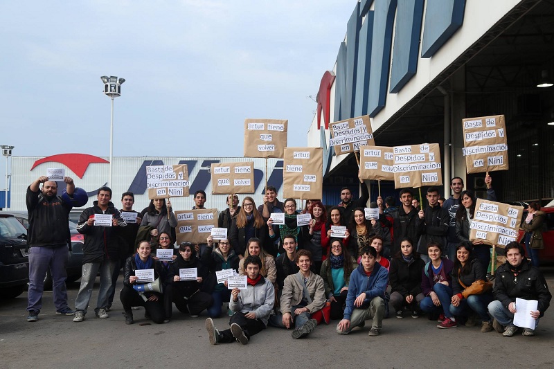 La Plata: Clientes de hipermercado Nini apoyaron la reincorporación de trabajador despedido