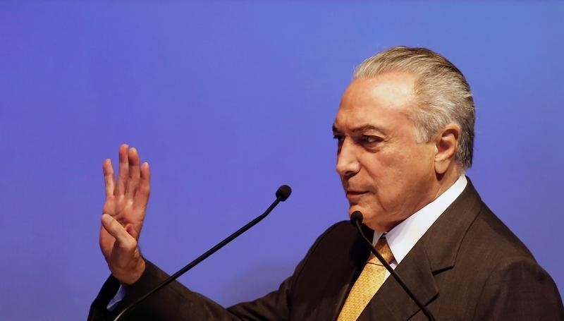 Temer le otorga aumento de sueldo a los jueces y congela el de los trabajadores