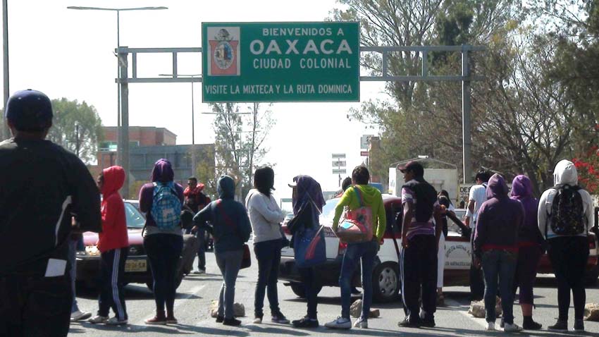 Tercer día de bloqueos en Oaxaca