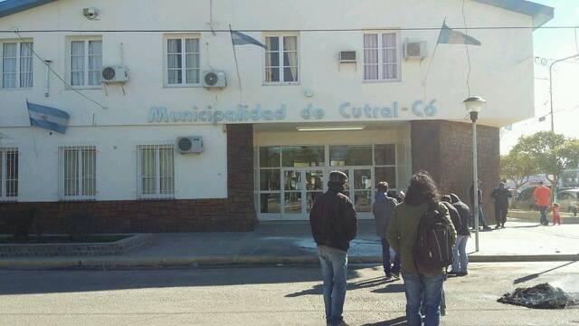 Movilización contra el trabajo precarizado en el municipio de Cutral Co