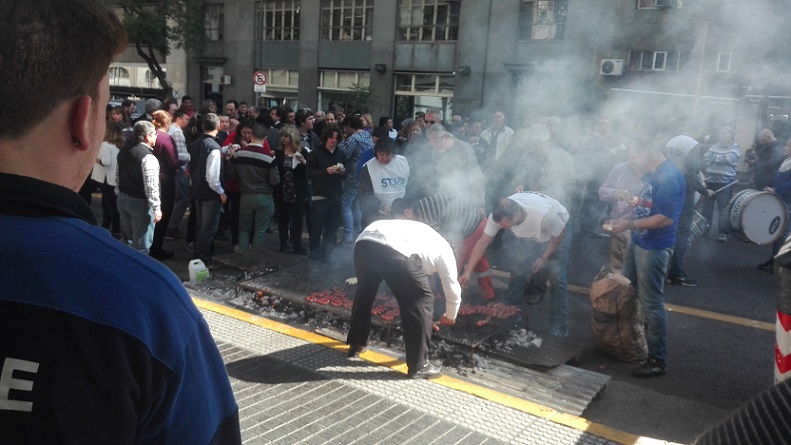 Continúan las protestas en Vialidad Nacional