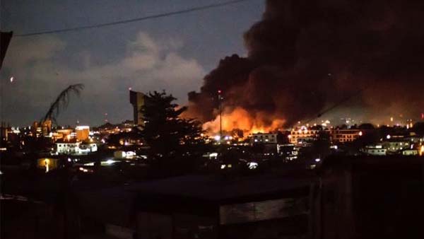 Gabon: manifestantes incendian el Parlamento y denuncian fraude electoral 