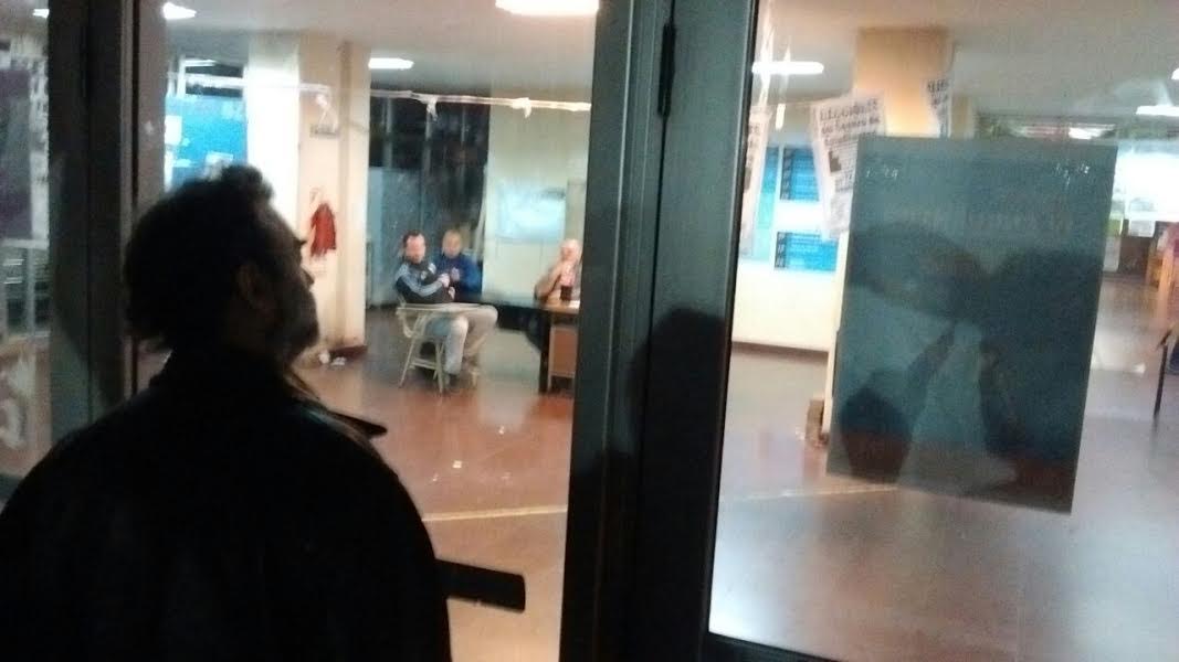 Barrabravas sitiaron la Facultad de Sociales durante el escrutinio