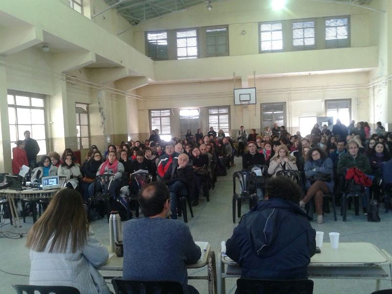 Jornada de debate en La Plata: Crece el rechazo de docentes al “Operativo Aprender 2016”