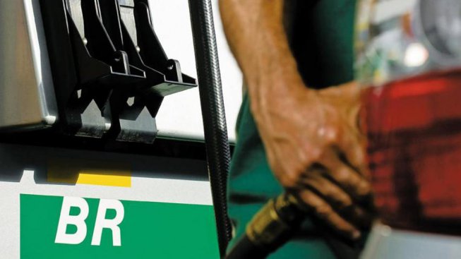 Petrobras: anuncio de reducción del precio de la gasolina