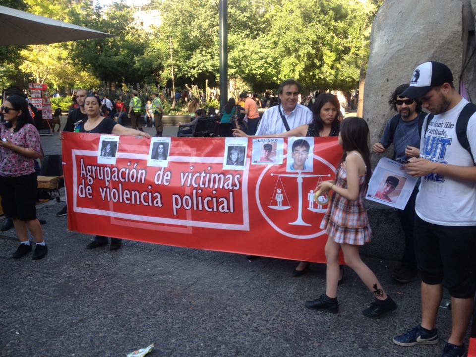 Decenas de personas marchan en contra de la justicia militar